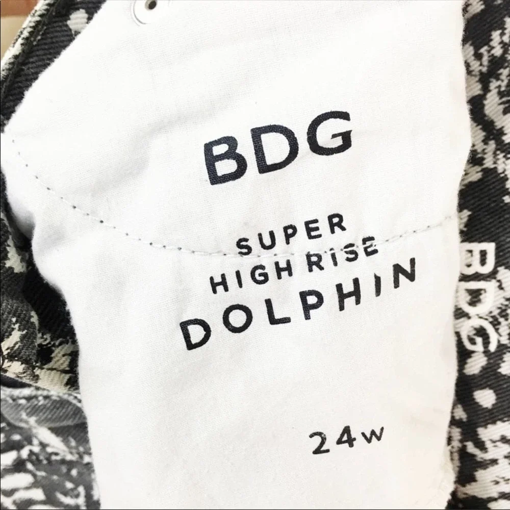 UO BDG Dolphin Super High Rise Cutoff Shorts‎ Sz 24 Black White Print